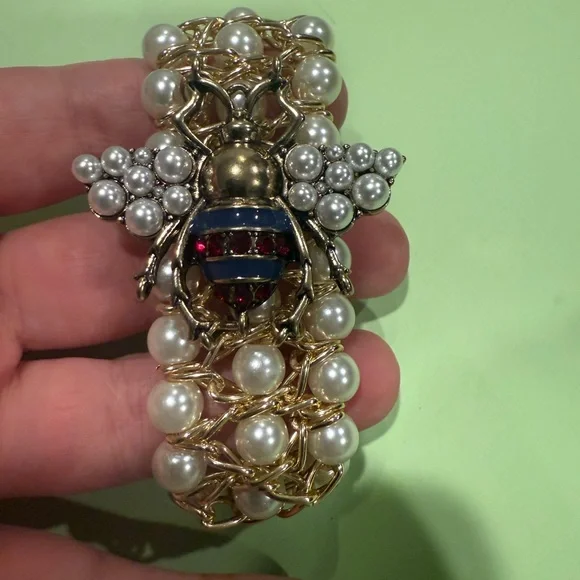 New Gold tone and Pearl Bee Bracelet - Picture 1 of 6